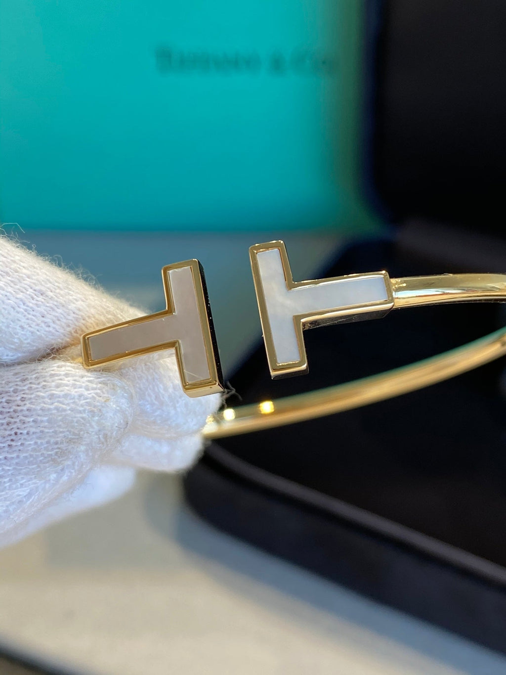 TIFFANY T BRACELET 1.8MM MOP GOLD