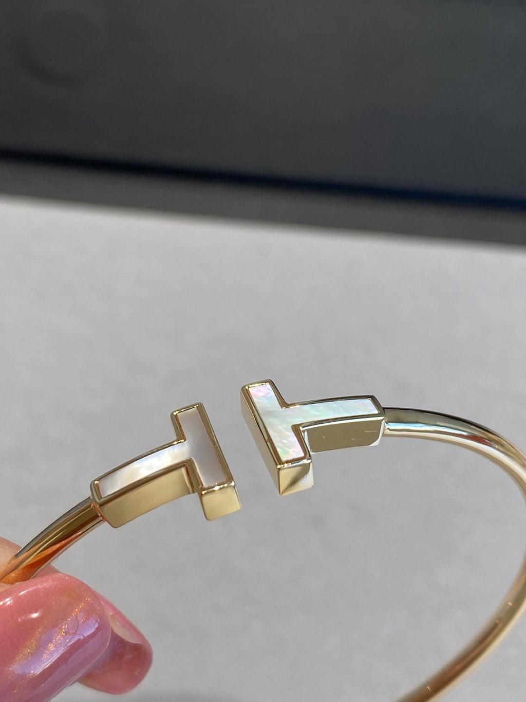 TIFFANY T BRACELET 1.8MM MOP GOLD