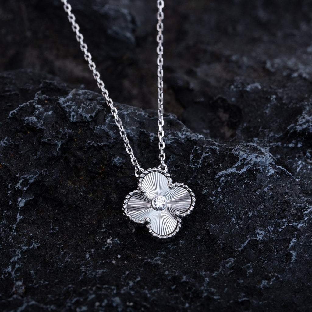 Van Cleef & Arpels CLOVER NECKLACE SILVER