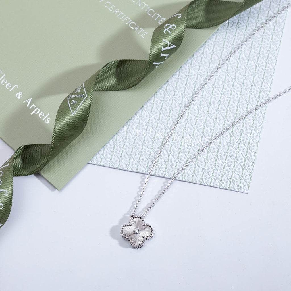 Van Cleef & Arpels CLOVER NECKLACE SILVER