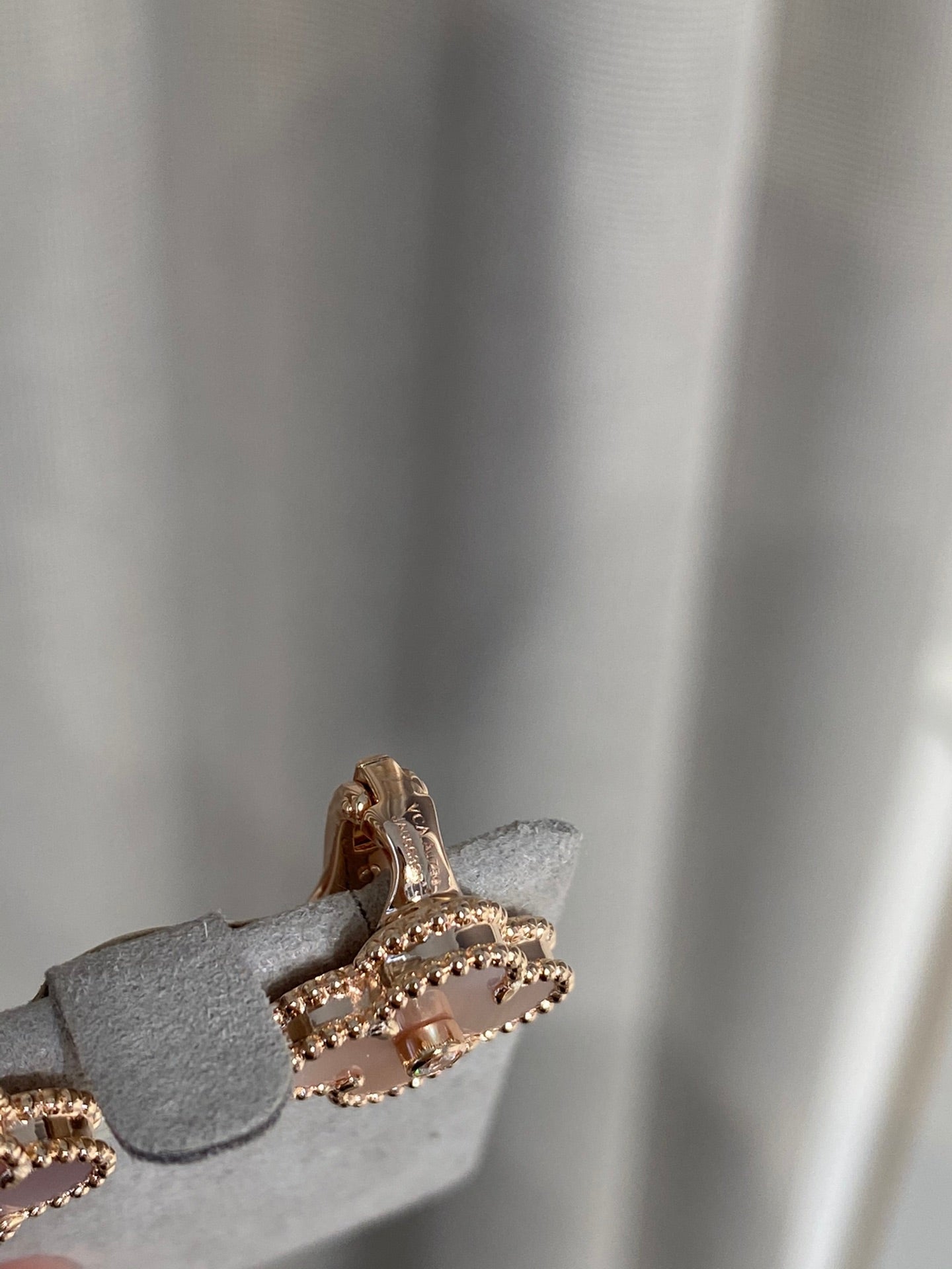 Van Cleef & Arpels CLOVER MOP PINK GOLD DIAMOND EARRINGS