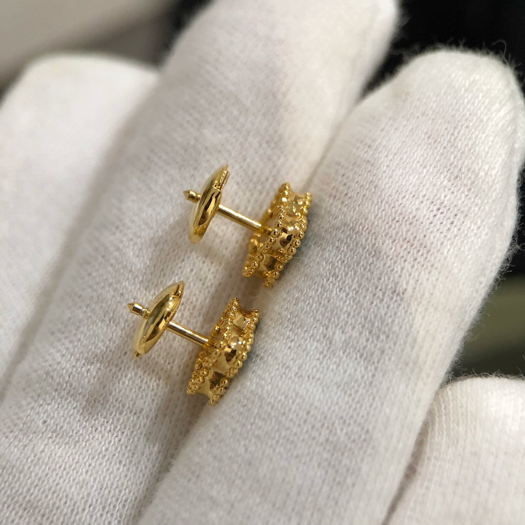 Van Cleef & Arpels CLOVER MINI MALACHITE GOLD EARRINGS