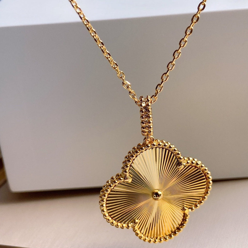 Van Cleef & Arpels VINTAGE CLOVER PEDANT NECKLACE GOLD