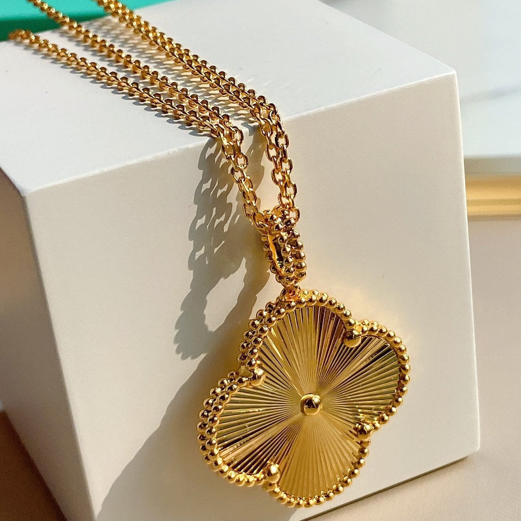 Van Cleef & Arpels VINTAGE CLOVER PEDANT NECKLACE GOLD