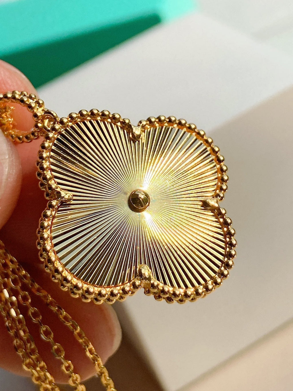 Van Cleef & Arpels VINTAGE CLOVER PEDANT NECKLACE GOLD