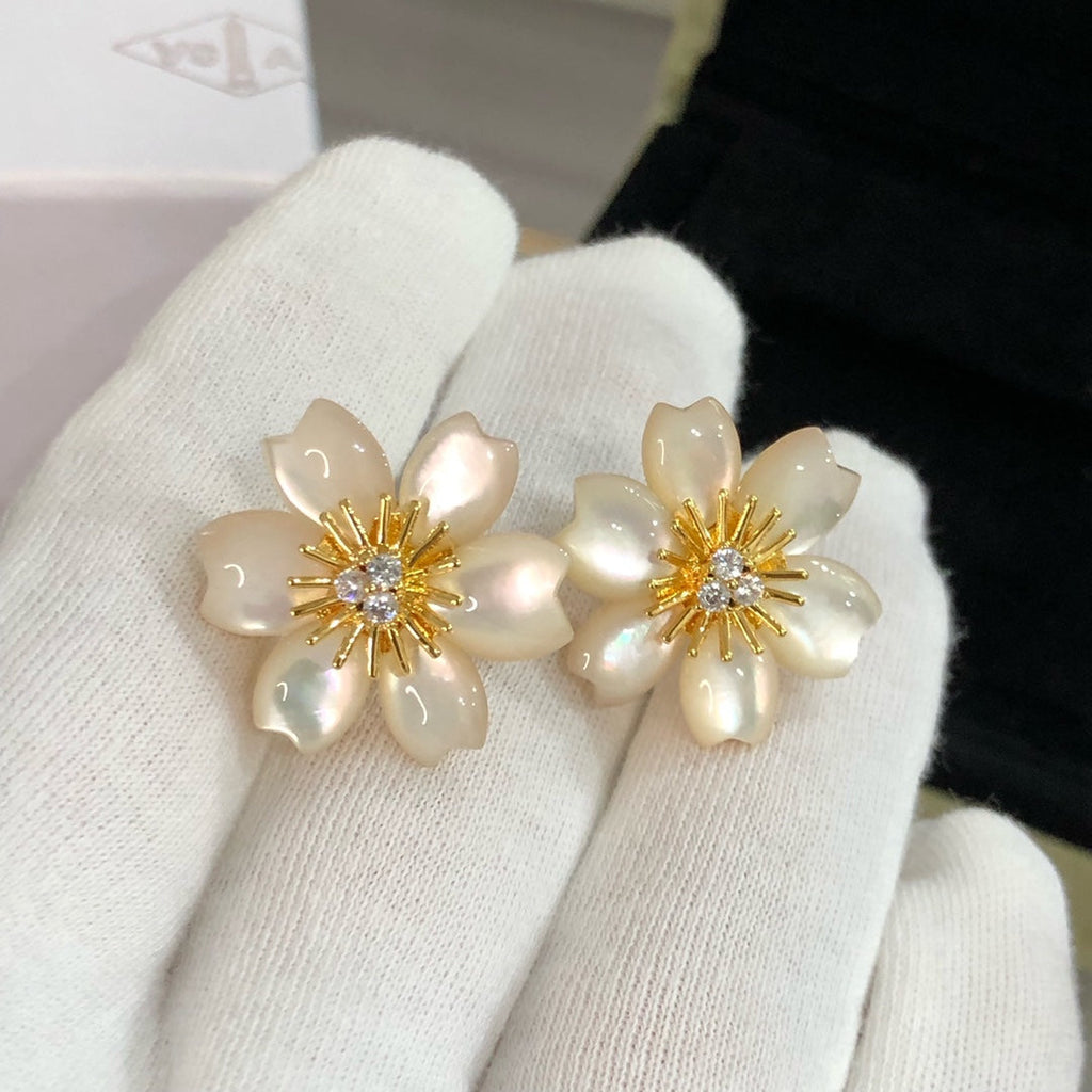 Van Cleef & Arpels ROSE EARRING MOTHER OF PEARL