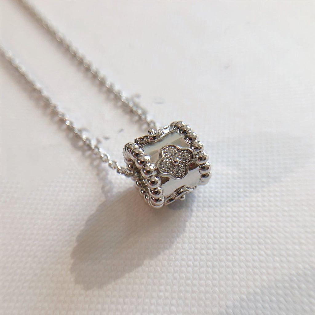 Van Cleef & Arpels CLOVER SILVER NECKLACE