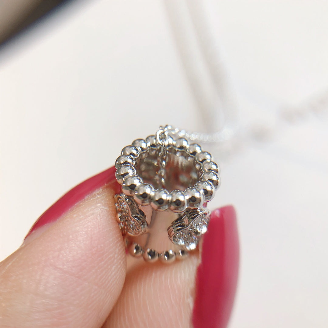 Van Cleef & Arpels CLOVER SILVER NECKLACE