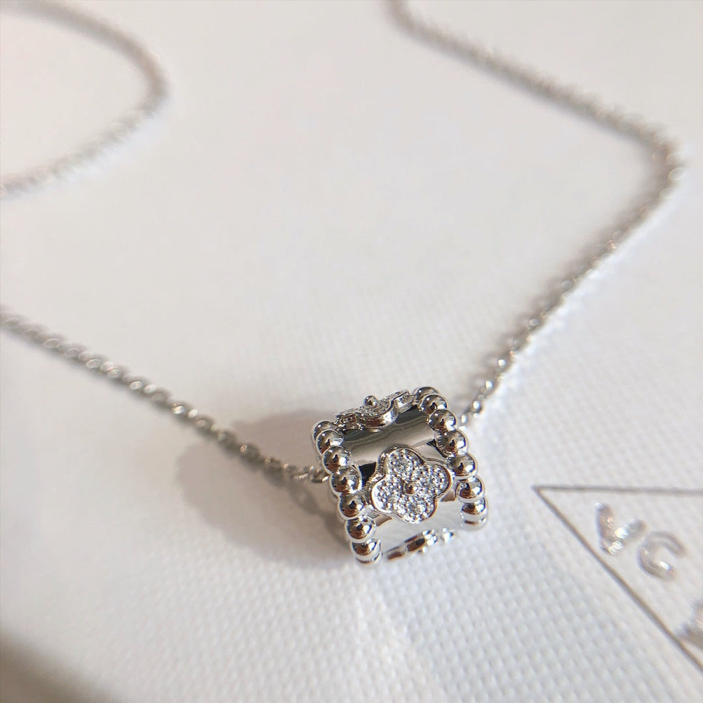 Van Cleef & Arpels CLOVER SILVER NECKLACE