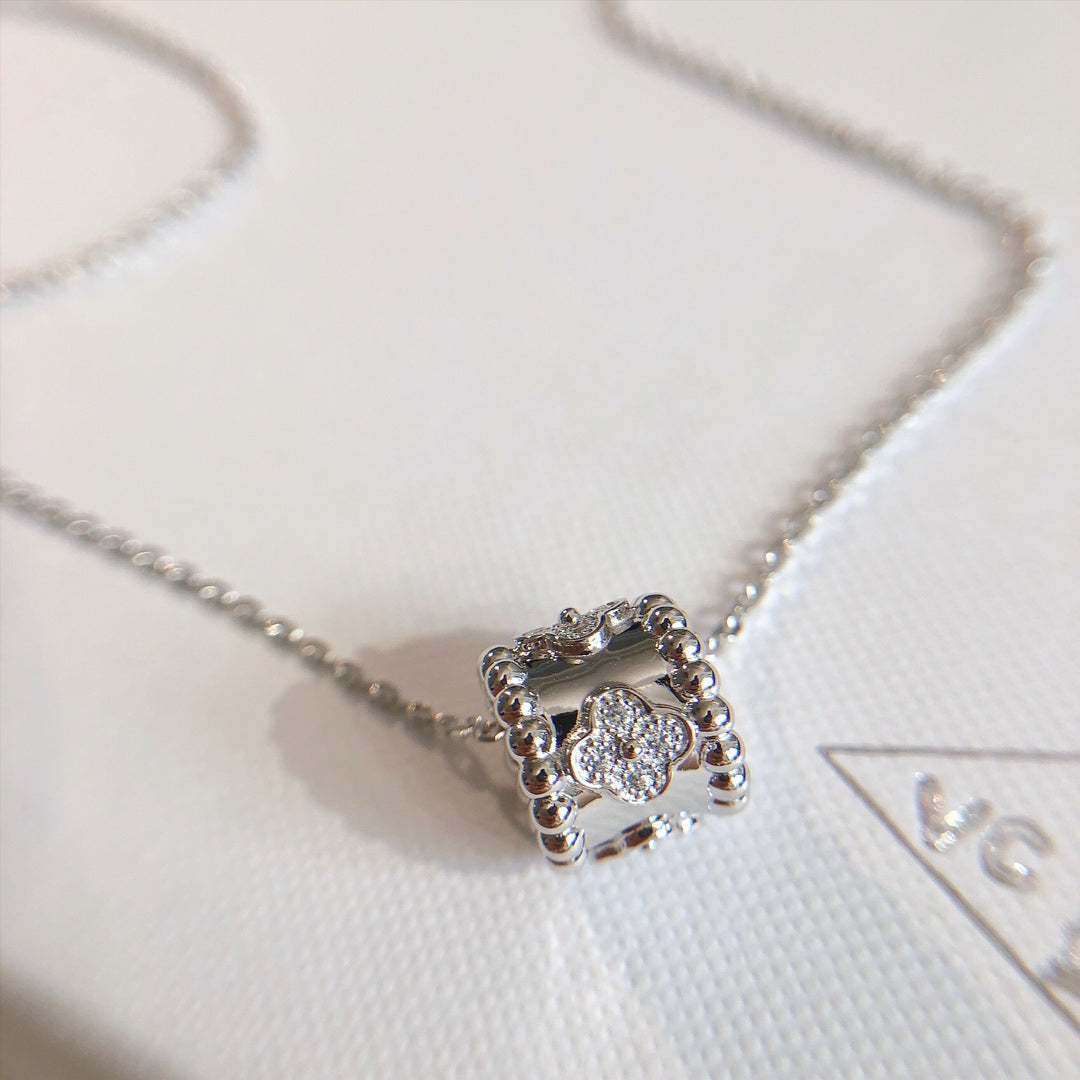Van Cleef & Arpels CLOVER SILVER NECKLACE
