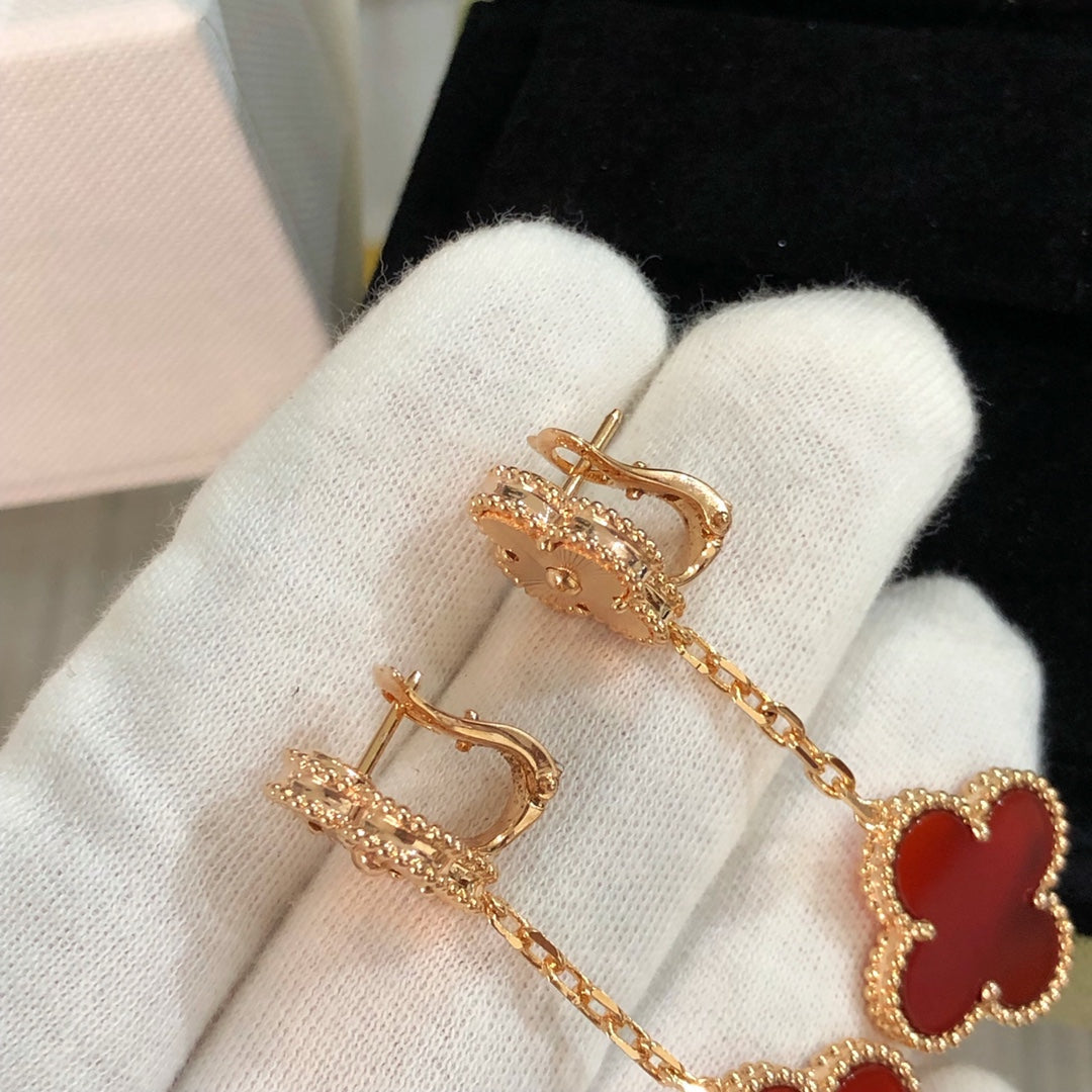 Van Cleef & Arpels CLOVER EARRINGS GOLD AND CARNELIAN