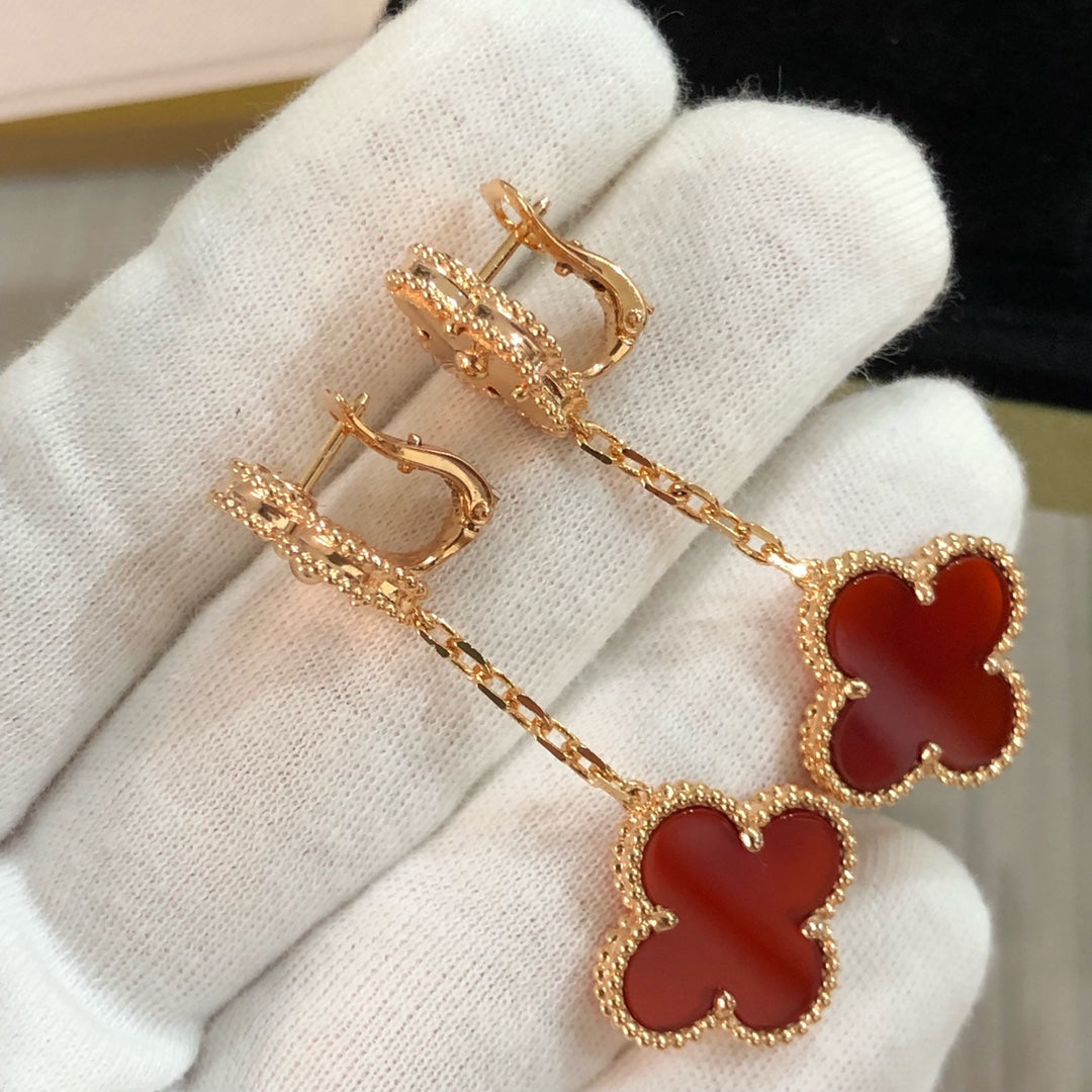 Van Cleef & Arpels CLOVER EARRINGS GOLD AND CARNELIAN