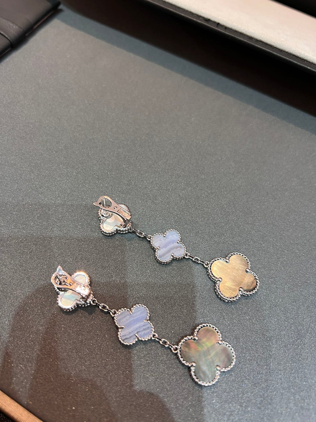 Van Cleef & Arpels CLOVER MOP 3 MOTIFS SILVER EARRINGS