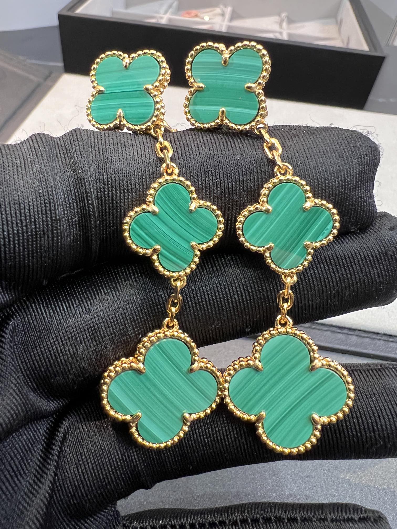 Van Cleef & Arpels CLOVER MALACHITE 3 MOTIFS GOLD