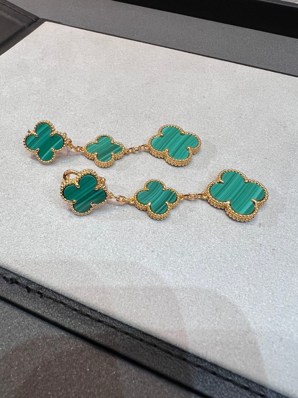 Van Cleef & Arpels CLOVER MALACHITE 3 MOTIFS GOLD