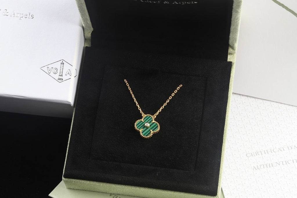 Van Cleef & Arpels CLOVER PEDANT MALACHITE GOLD NECKLACE