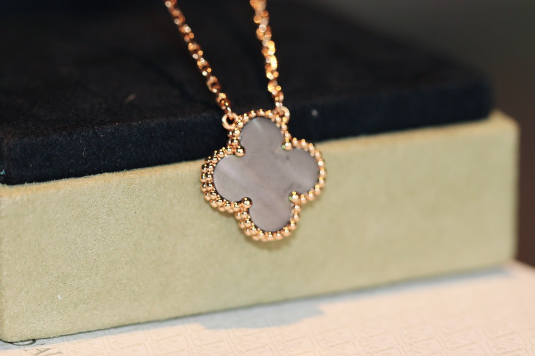 Van Cleef & Arpels CLOVER MOP PINK GOLD NECKLACE
