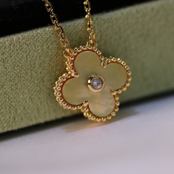 Van Cleef & Arpels CLOVER NECKLACE GOLD DIAMOND