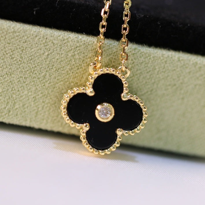 Van Cleef & Arpels CLOVER NECKLACE GOLD DIAMOND ONYX
