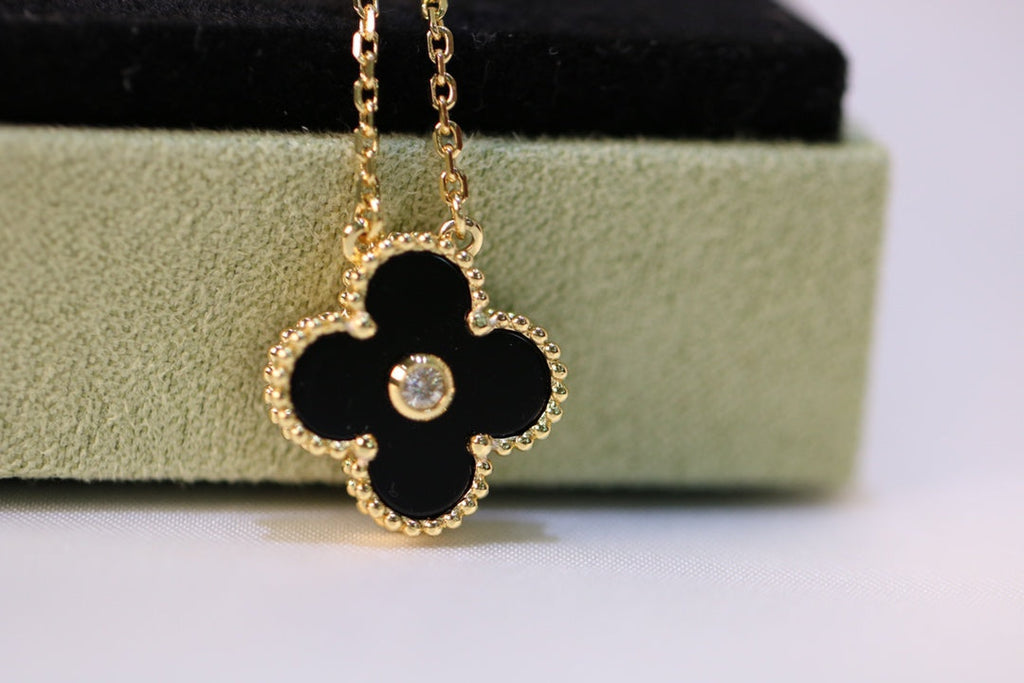 Van Cleef & Arpels CLOVER NECKLACE GOLD DIAMOND ONYX
