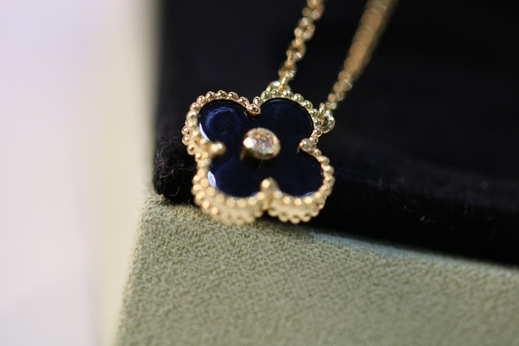 Van Cleef & Arpels CLOVER NECKLACE GOLD DIAMOND ONYX