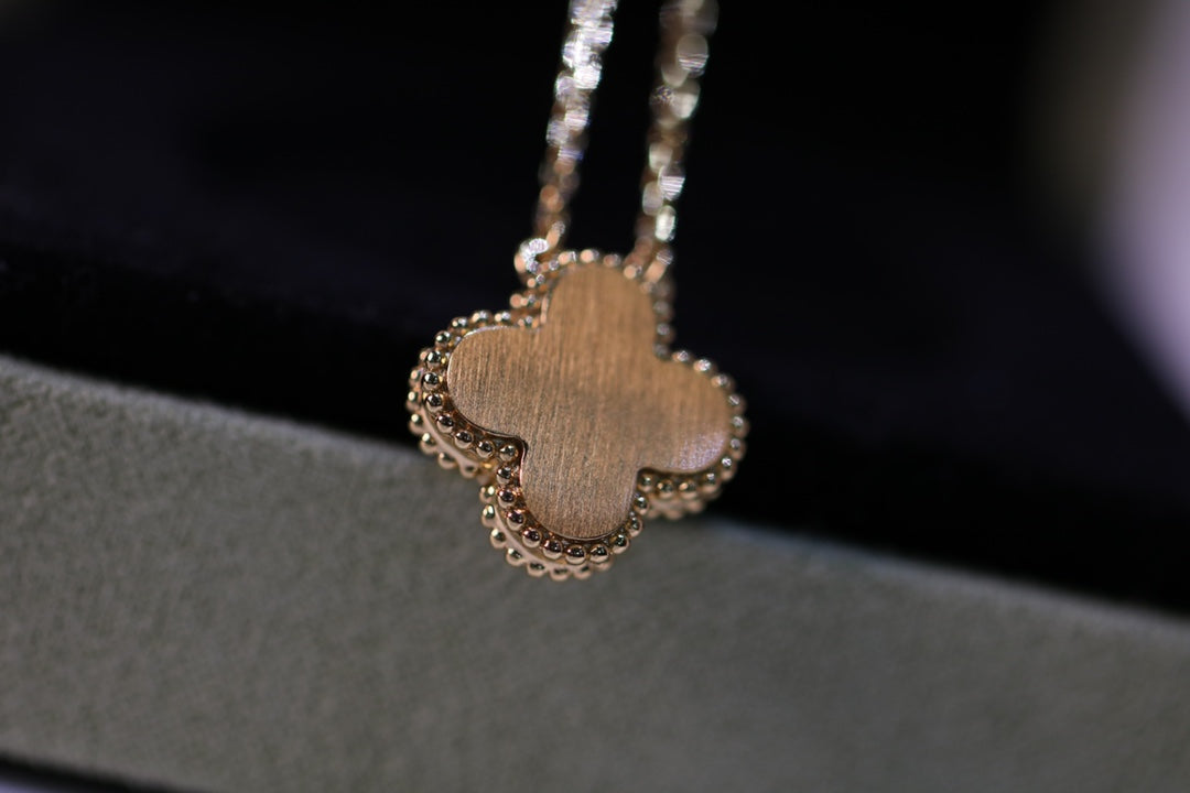 Van Cleef & Arpels CLOVER NECKLACE GOLD DIAMOND ONYX