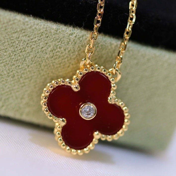 Van Cleef & Arpels CLOVER NECKLACE GOLD DIAMOND CARNELIAN