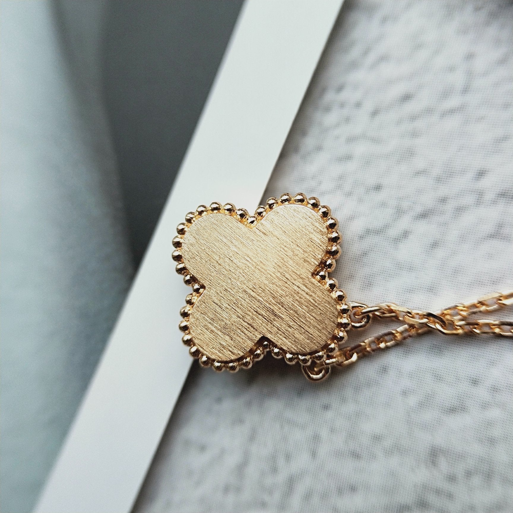 Van Cleef & Arpels CLOVER GOLD CARNELIAN CLOVER NECKLACE