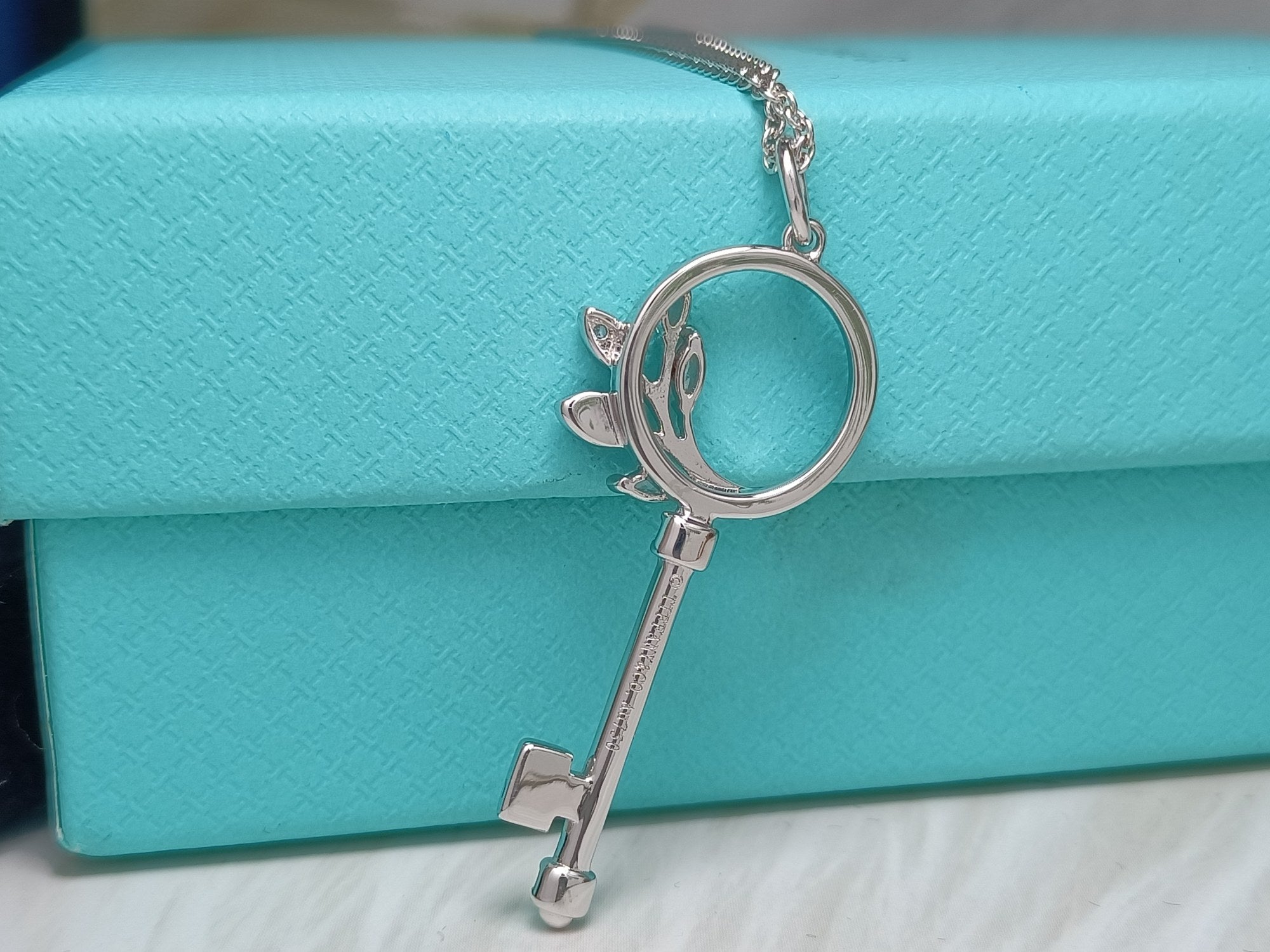 TIFFANY MINI KEY OLIVE LEAF NECKLACE DIAMOND