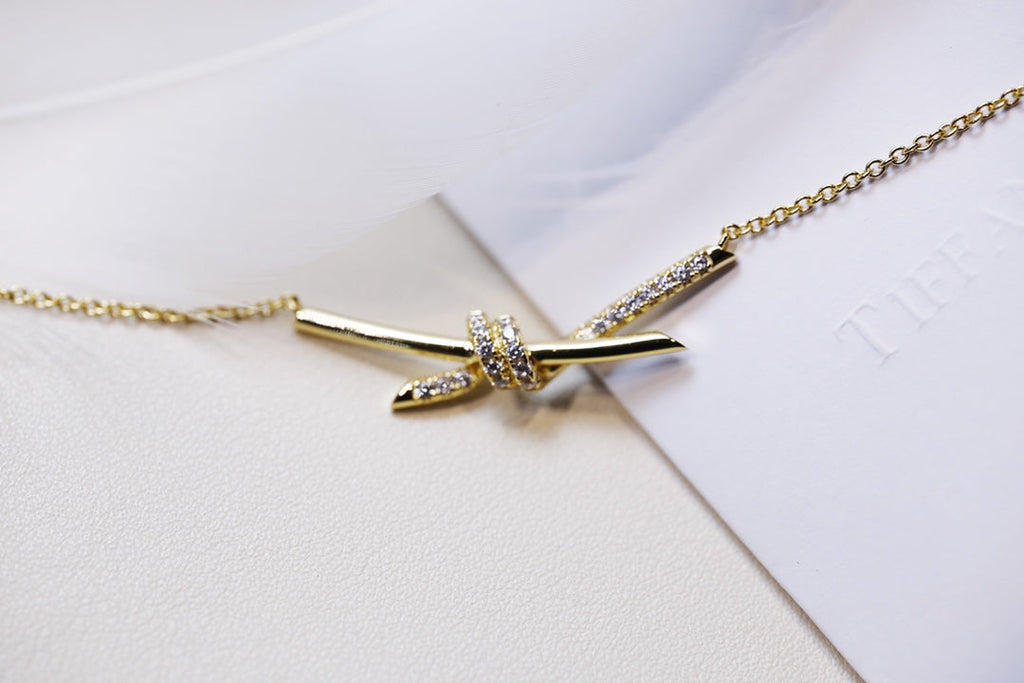 TIFFANY KNOT NECKLACE GOLD DIAMONDS