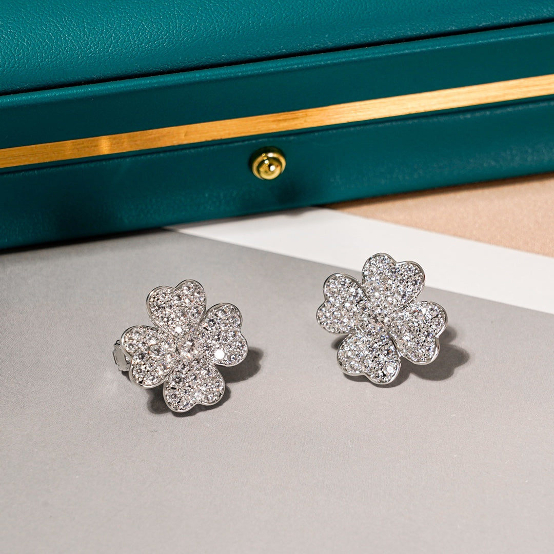 Van Cleef & Arpels CLOVER EARRINGS SILVER DIAMOND