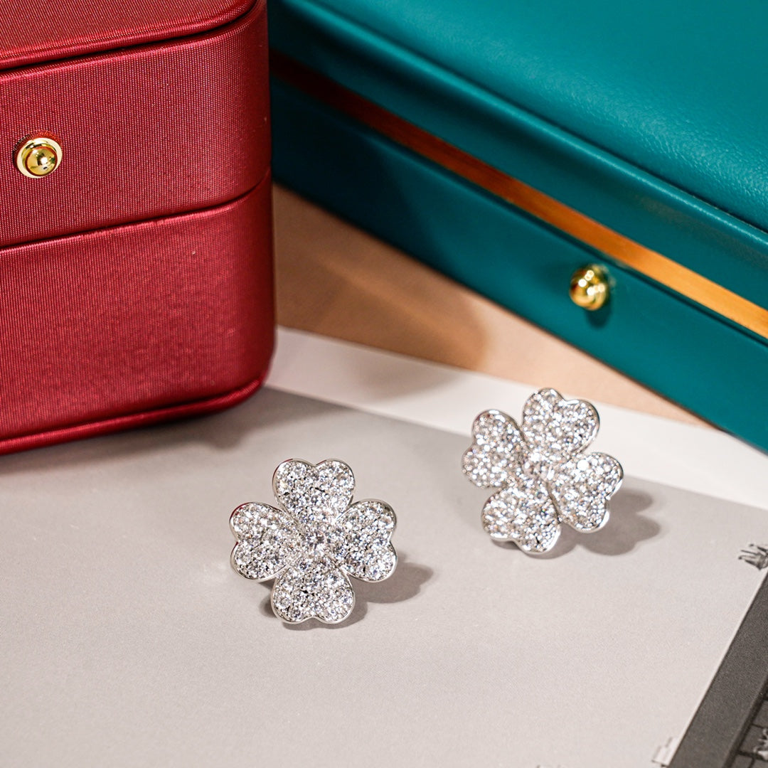 Van Cleef & Arpels CLOVER EARRINGS SILVER DIAMOND