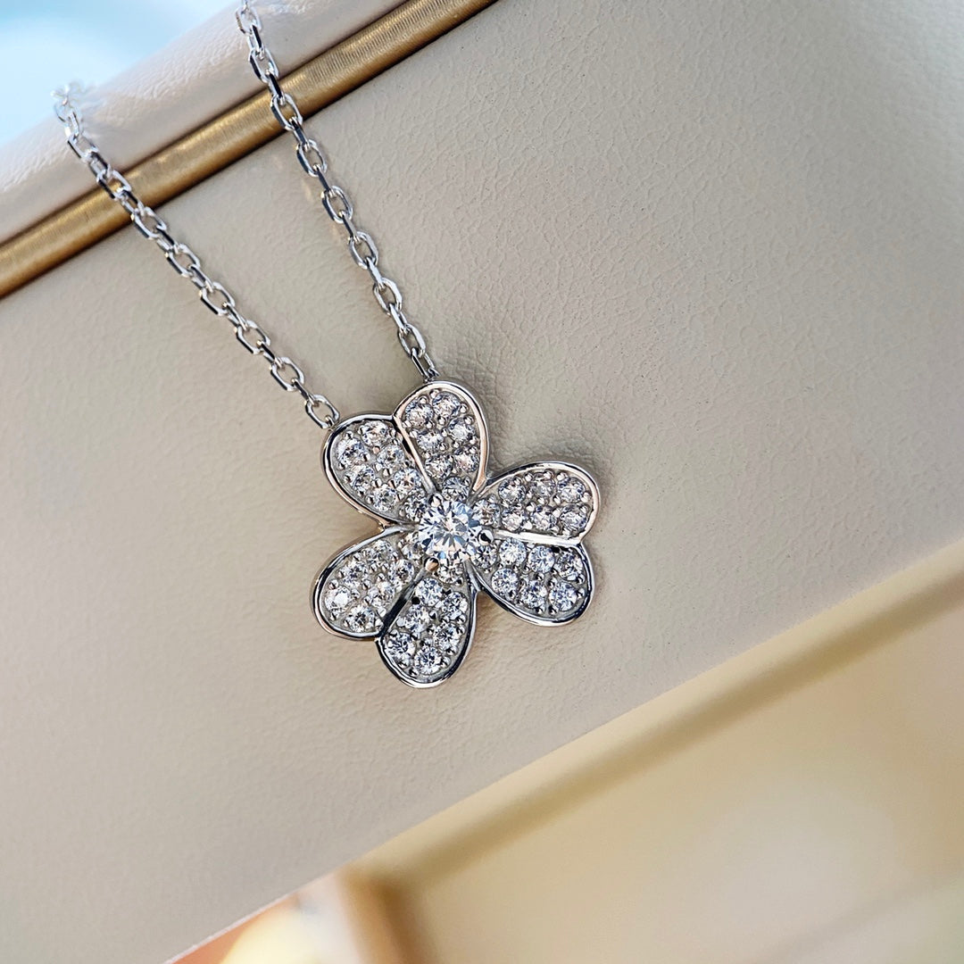Van Cleef & Arpels CLOVER DIAMOND NECKLACE SILVER
