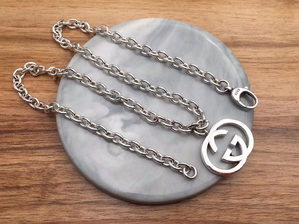 GUCCI PEDANT SILVER NECKLACE