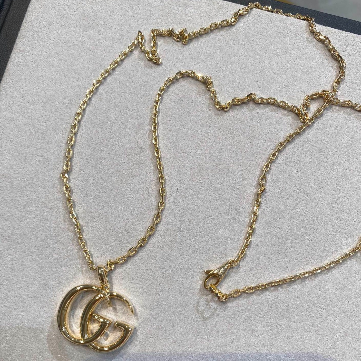 GUCCI PEDANT GOLD NECKLACE