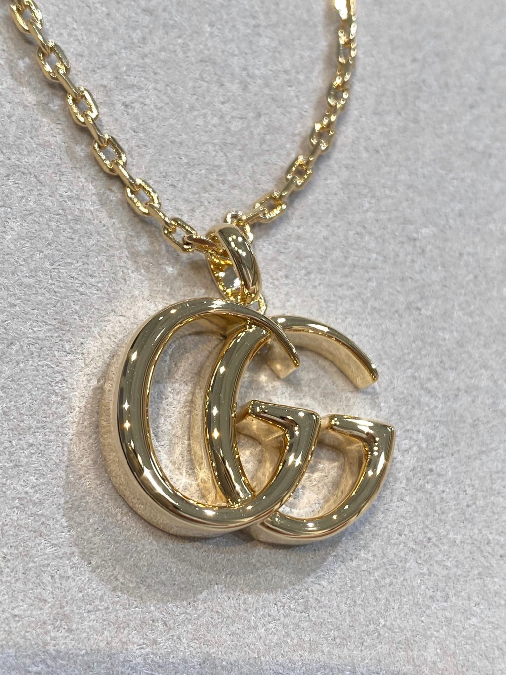 GUCCI PEDANT GOLD NECKLACE