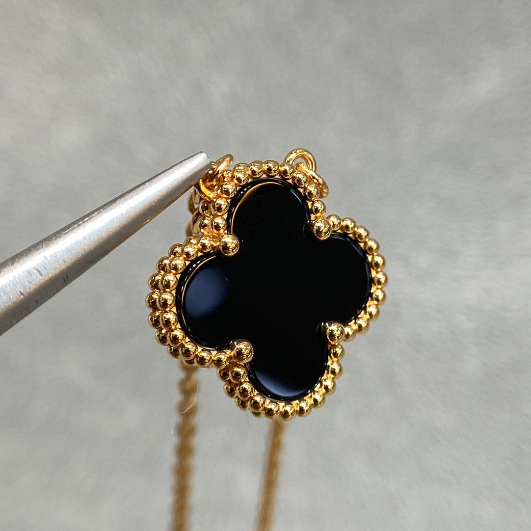Van Cleef & Arpels CLOVER PEDANT ONYX NECKLACE