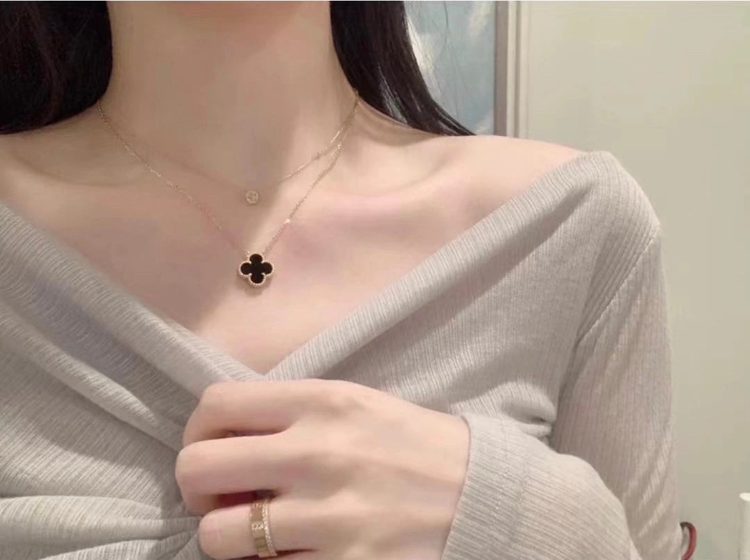 Van Cleef & Arpels CLOVER PEDANT ONYX NECKLACE