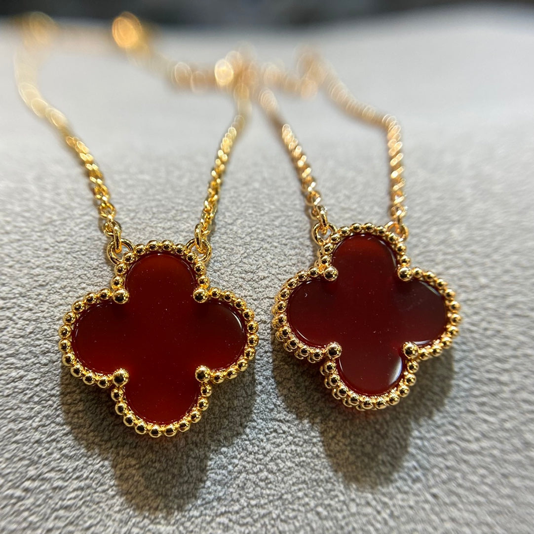 Van Cleef & Arpels CLOVER PEDANT CARNELIAN NECKLACE