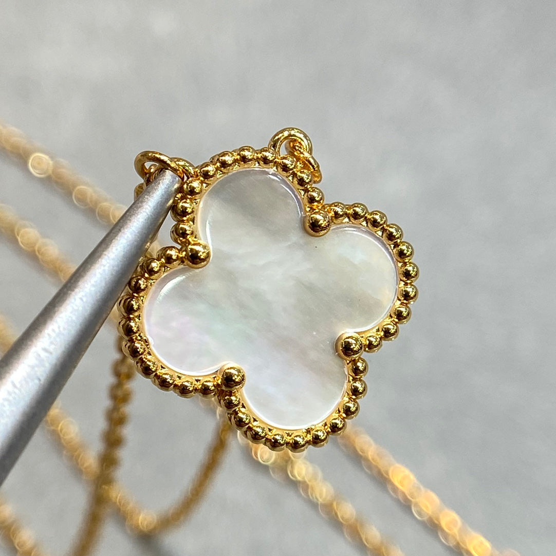 Van Cleef & Arpels CLOVER PEDANT WHITE MOP NECKLACE