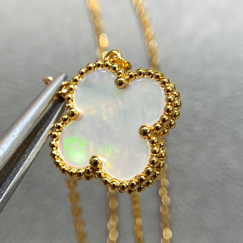 Van Cleef & Arpels CLOVER PEDANT WHITE MOP NECKLACE