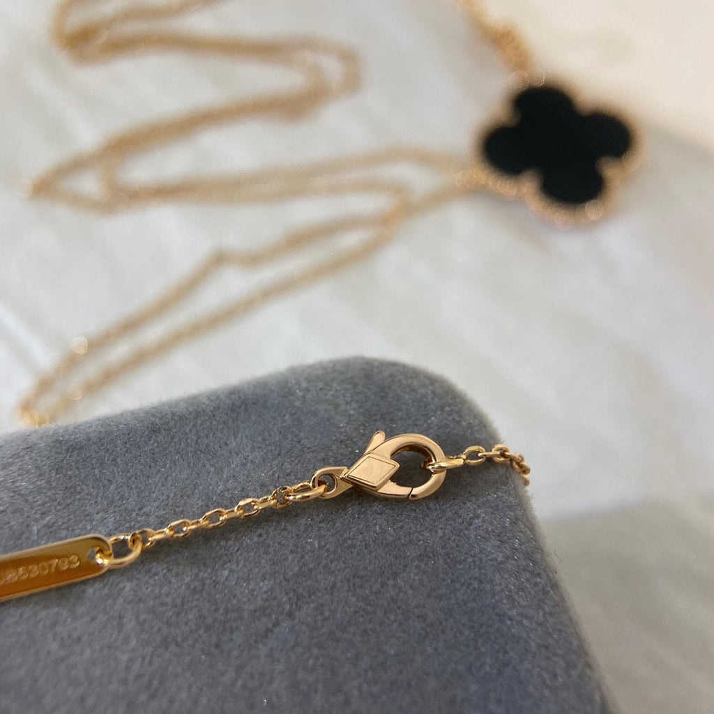 Van Cleef & Arpels CLOVER NECKLACE GOLD ONYX
