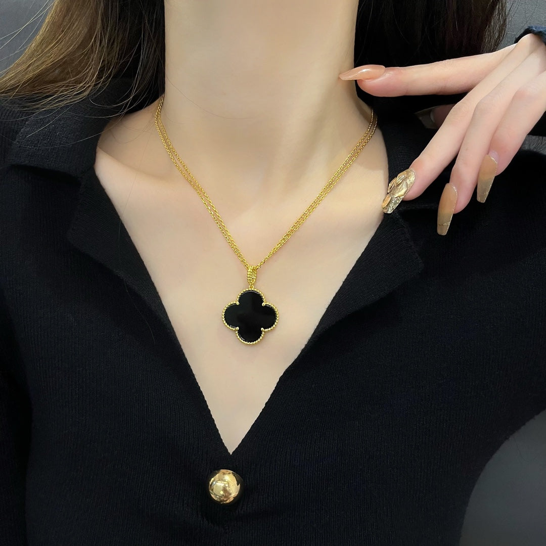 Van Cleef & Arpels CLOVER NECKLACE GOLD ONYX