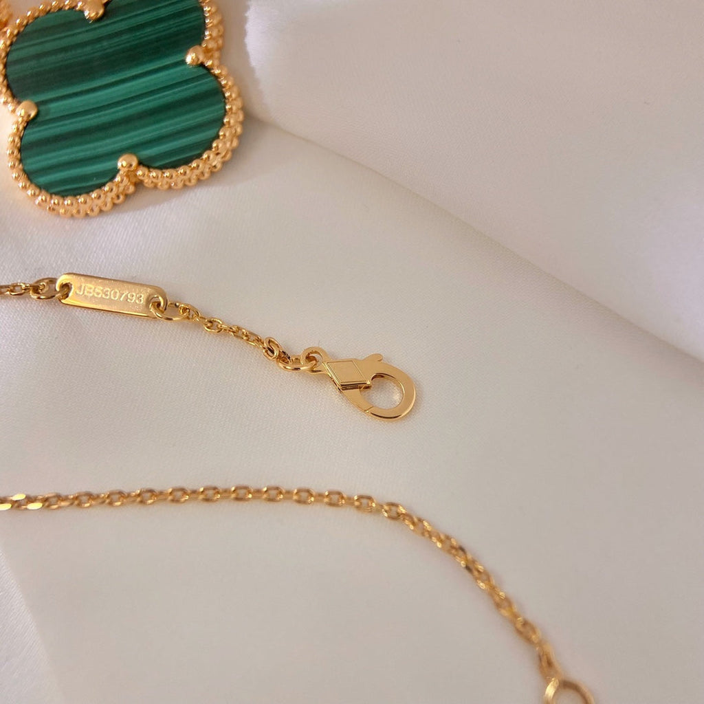 Van Cleef & Arpels CLOVER MALACHITE GOLD NECKLACE