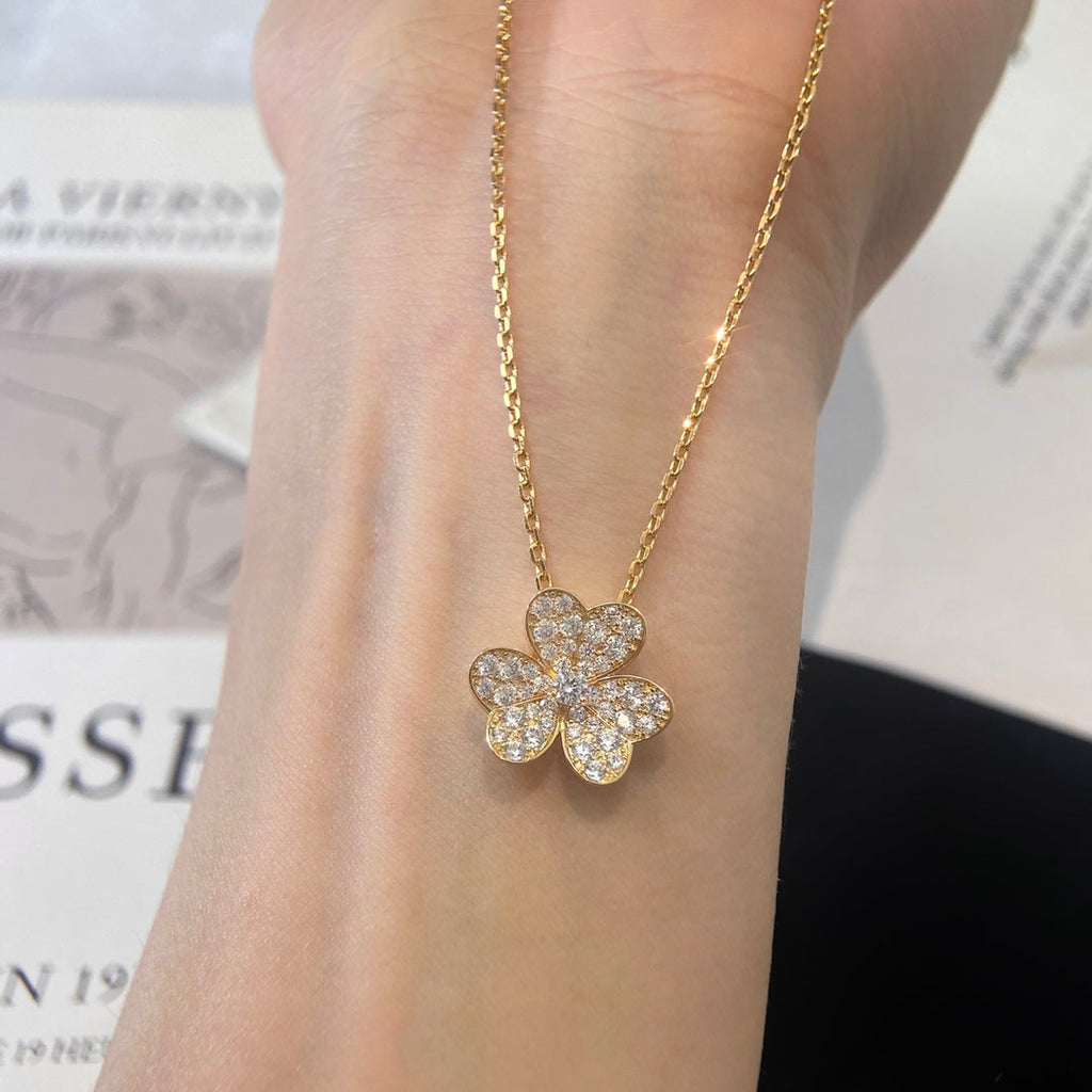 Van Cleef & Arpels FLOWER DIAMOND NECKLACE