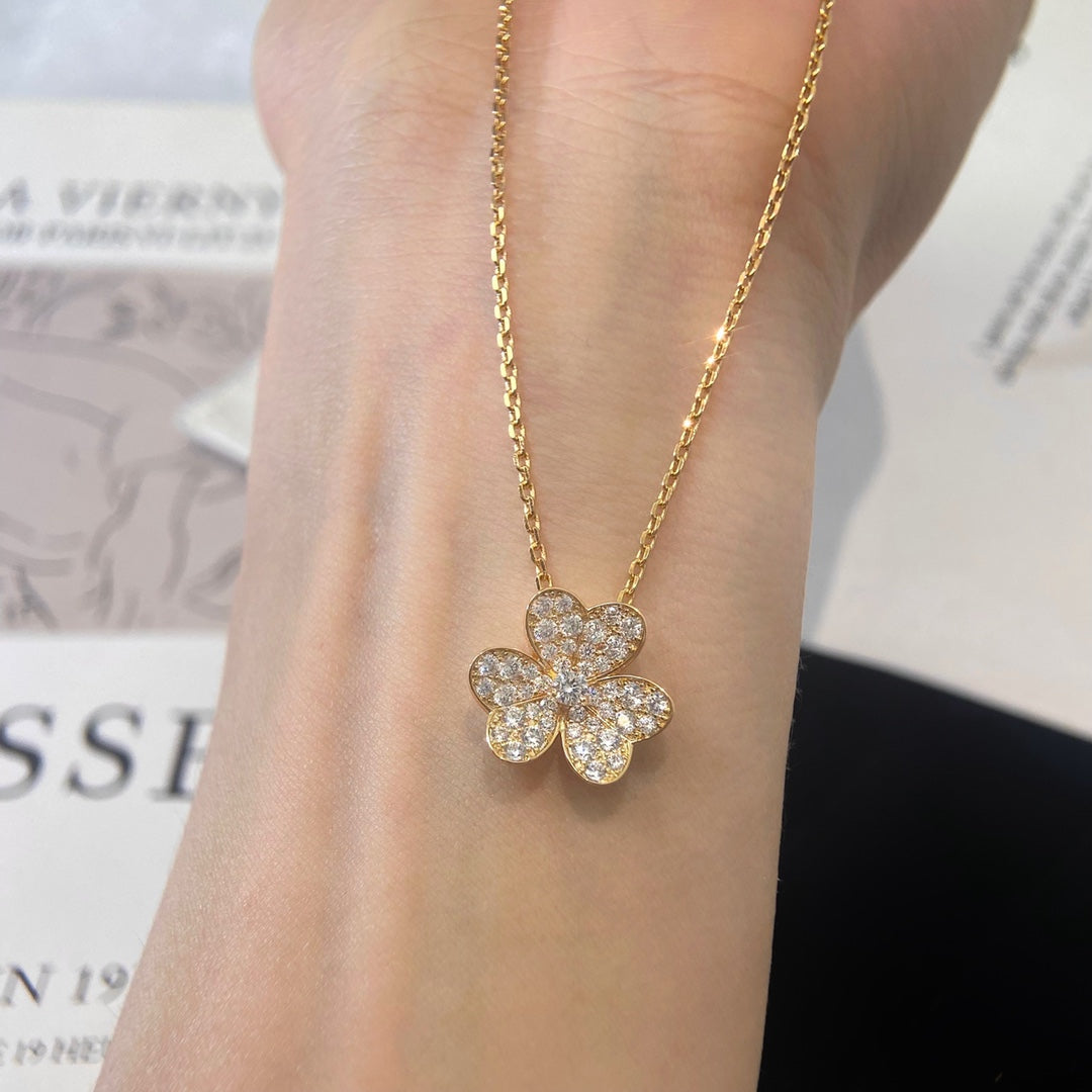 Van Cleef & Arpels FLOWER DIAMOND NECKLACE