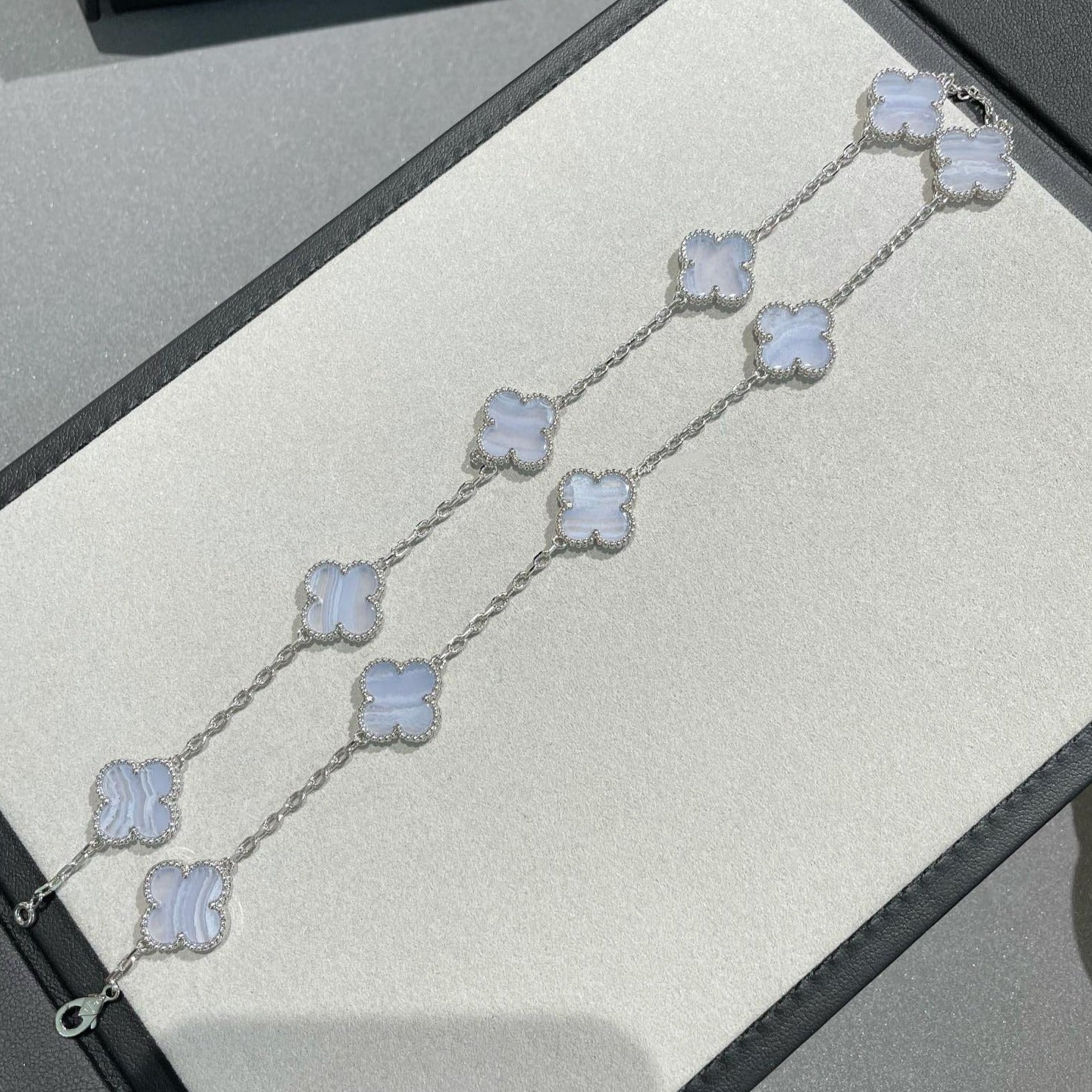 Van Cleef & Arpels VINTAGE CHALCEDONY NECKLACE 10 MOTIFS GOLD