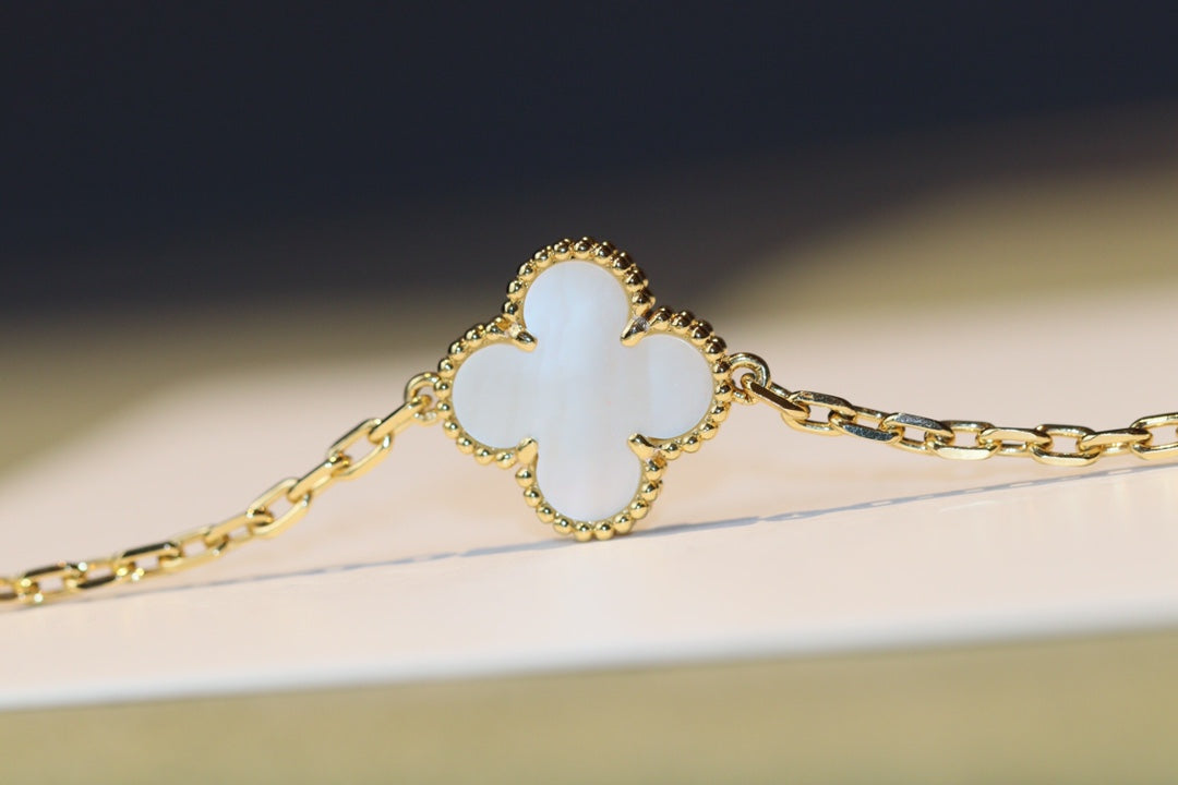 Van Cleef & Arpels CLOVER 20 MOTIFS WHITE MOP GOLD
