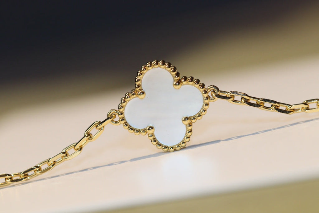 Van Cleef & Arpels CLOVER 20 MOTIFS WHITE MOP GOLD