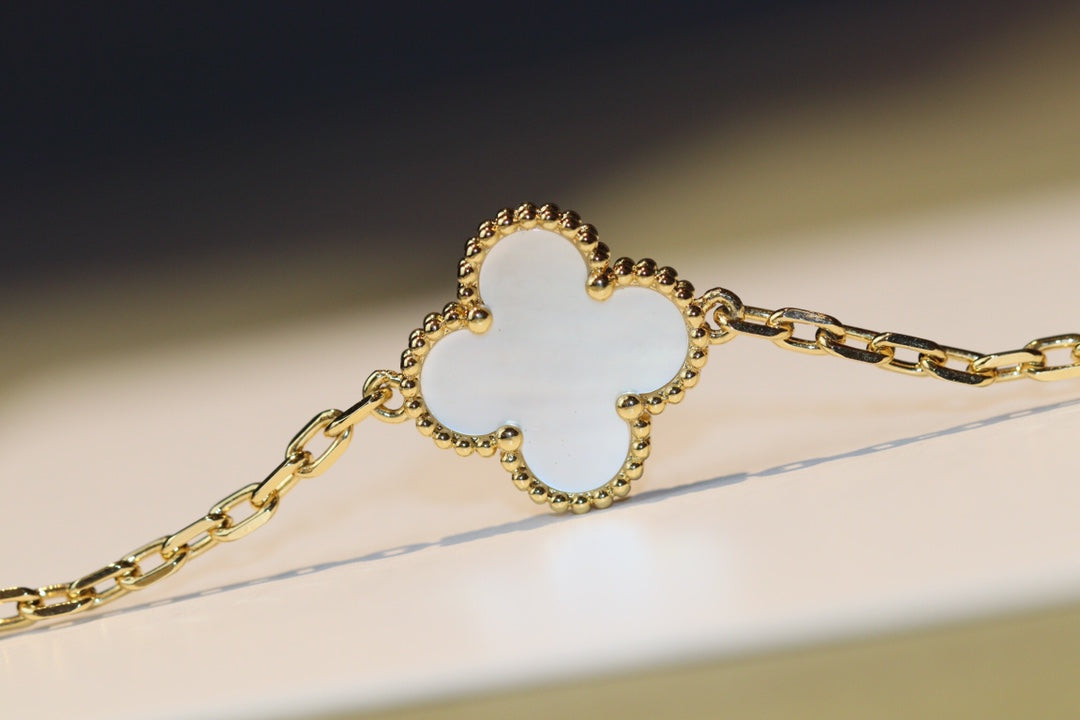 Van Cleef & Arpels CLOVER 20 MOTIFS WHITE MOP GOLD